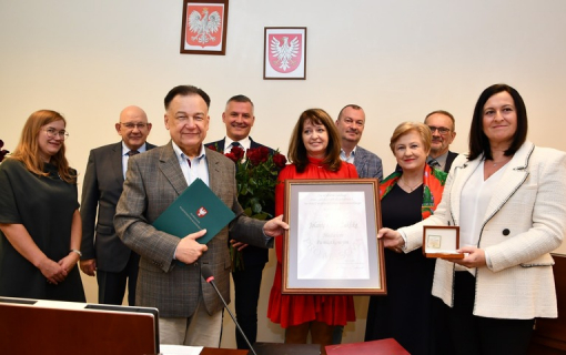 dziewięć osób stojących na zdjęciu w tym pani Jolanta Zaklika